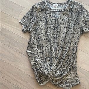 Chic Snake Print Short Sleeve Top